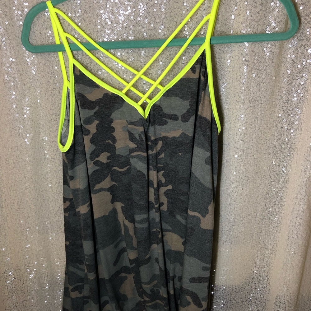 Camo knotted tank with neon detail